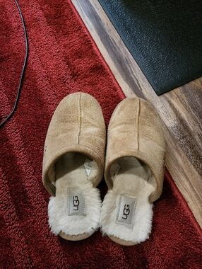 UGG Pearle Slippers Size 6.
